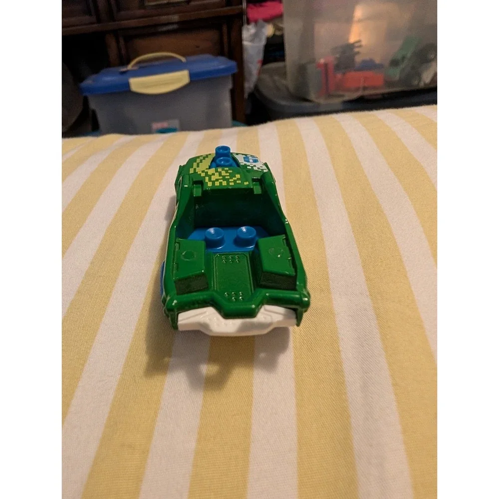 2012 Hot Wheels Fig Rig X1654 Green Multi Color Diecast Truck 1:64 Scale